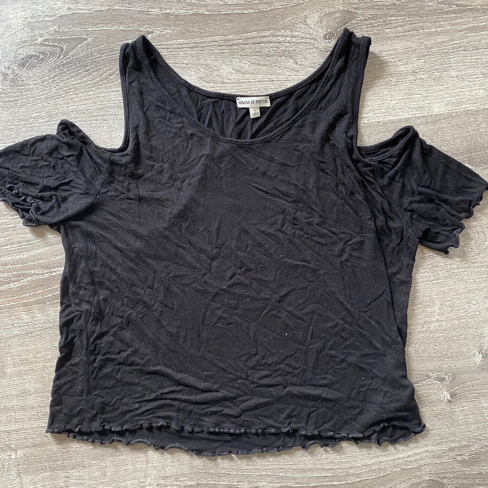 Cold Shoulder Black Tee